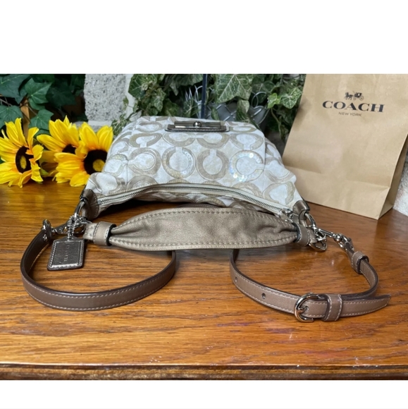 COACH Op Art Hobo - Picture 10 of 15